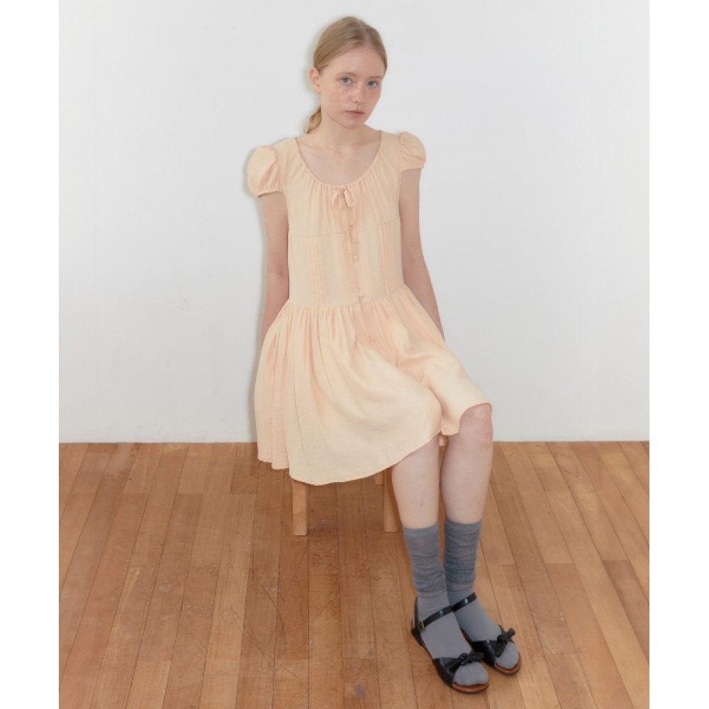 SINOON パフスリーブピンタックワンピース (アプリコット) 21,387円