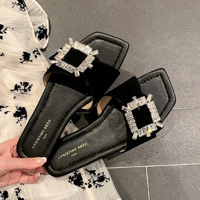 レディース ビジュー 羊革素材 ビジュースクエア バックルデザイン フラット スリッパサンダル 高見え デート 旅行 歩きやすい 履きやすい エレガント