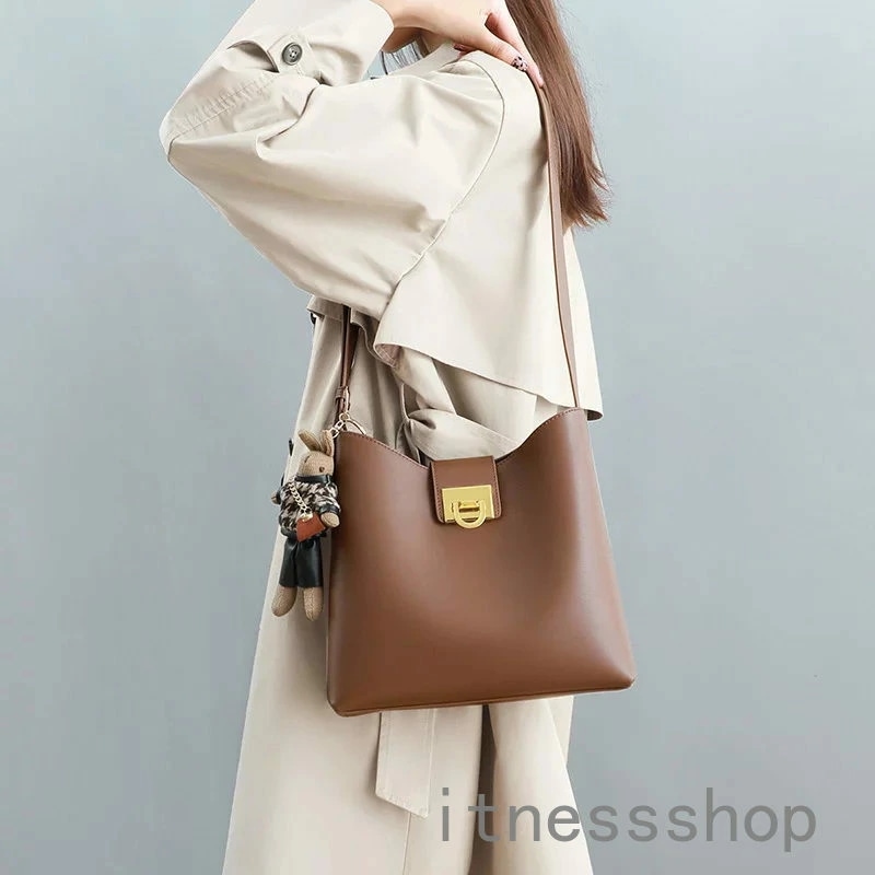 売り切れ注意新生活 本革 トートバッグ ショルダーバッグ 牛革 バッグ レディース 2way 斜め掛け 革トートバッグ 本革バッグレディース 斜めがけバッグ 本革ショルダーバッグ A4 通勤 通学 軽