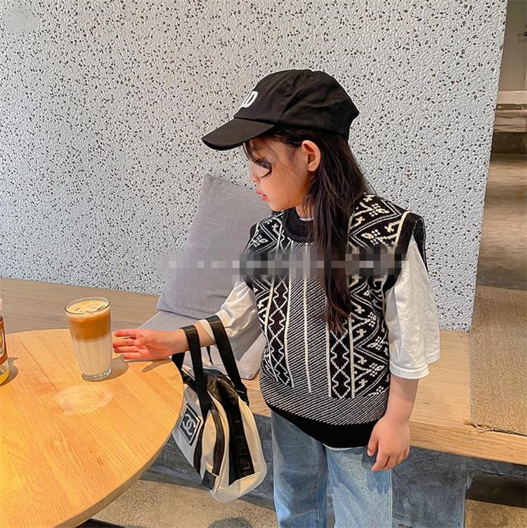 憧れ 女の子ファッション 韓国 黒と白 レトロ 幾何学模様 ベスト セーター 編み物 子供 ジャカード