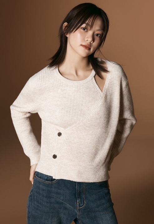 韓国 女優 スタイル.ラップ セーター