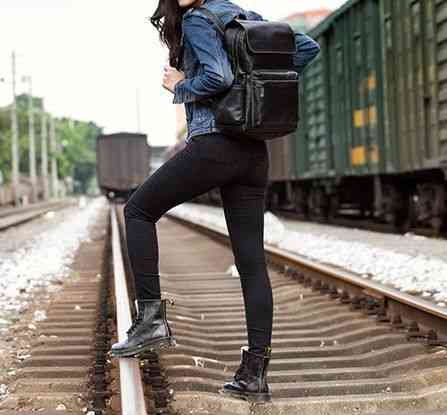 リュック メンズ ブランド 大学生 パソコン スポーツ 軽量 2WAY 小さめ 春 40代 ビジネス バッグ アウトドア 撥水 大容量 秋 冬 10代 PC 40L 革 レザー 通勤 ビジネスバッグ