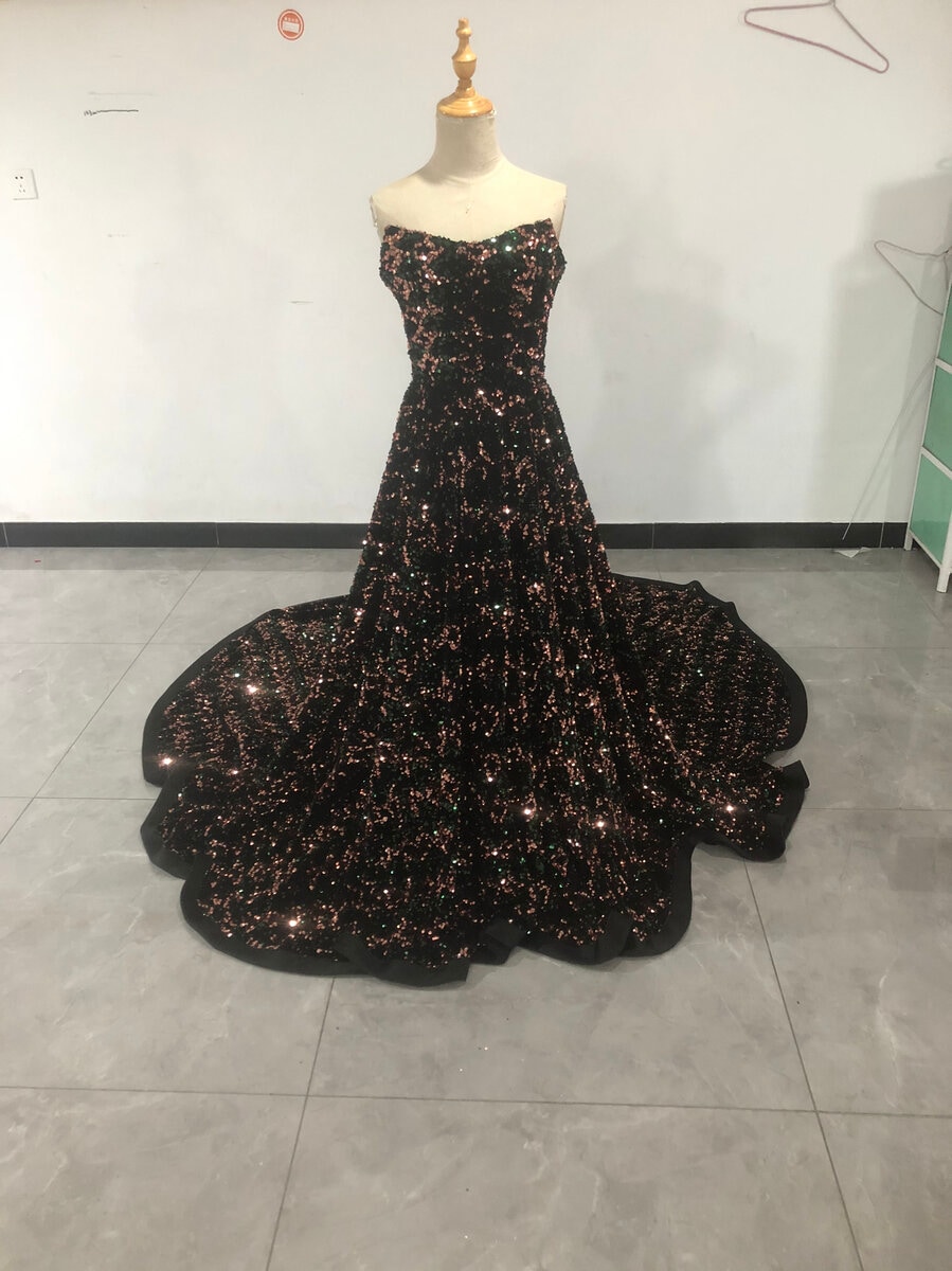 華やか 黒 ドレス トレーン ベアトップ ノースリーブ 花嫁/披露宴/二次会