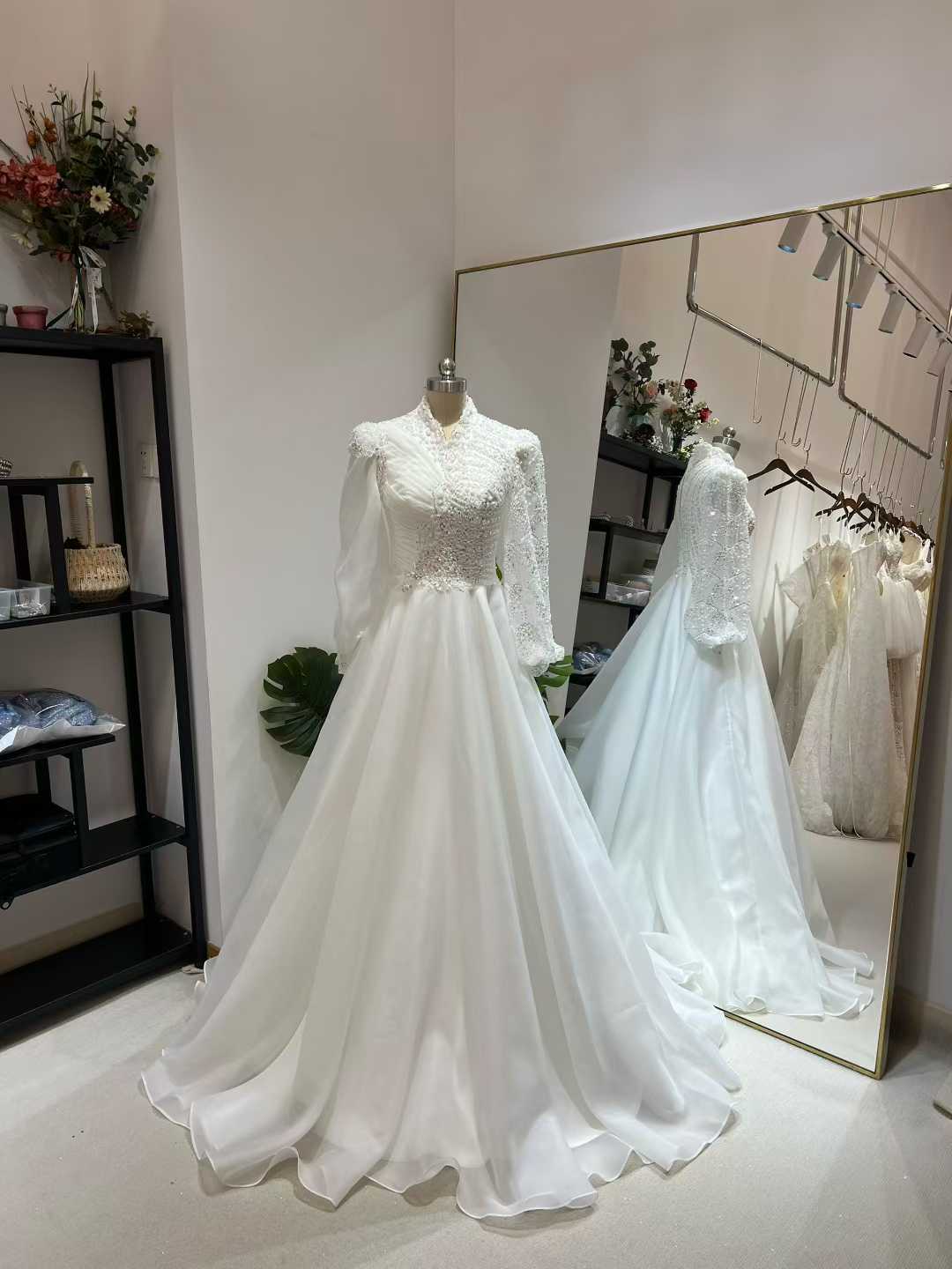 ウエディングドレス オフホワイト 韓国風ドレス ロングスリーブ キラキラスパンコール 上質オーガンジー 結婚式