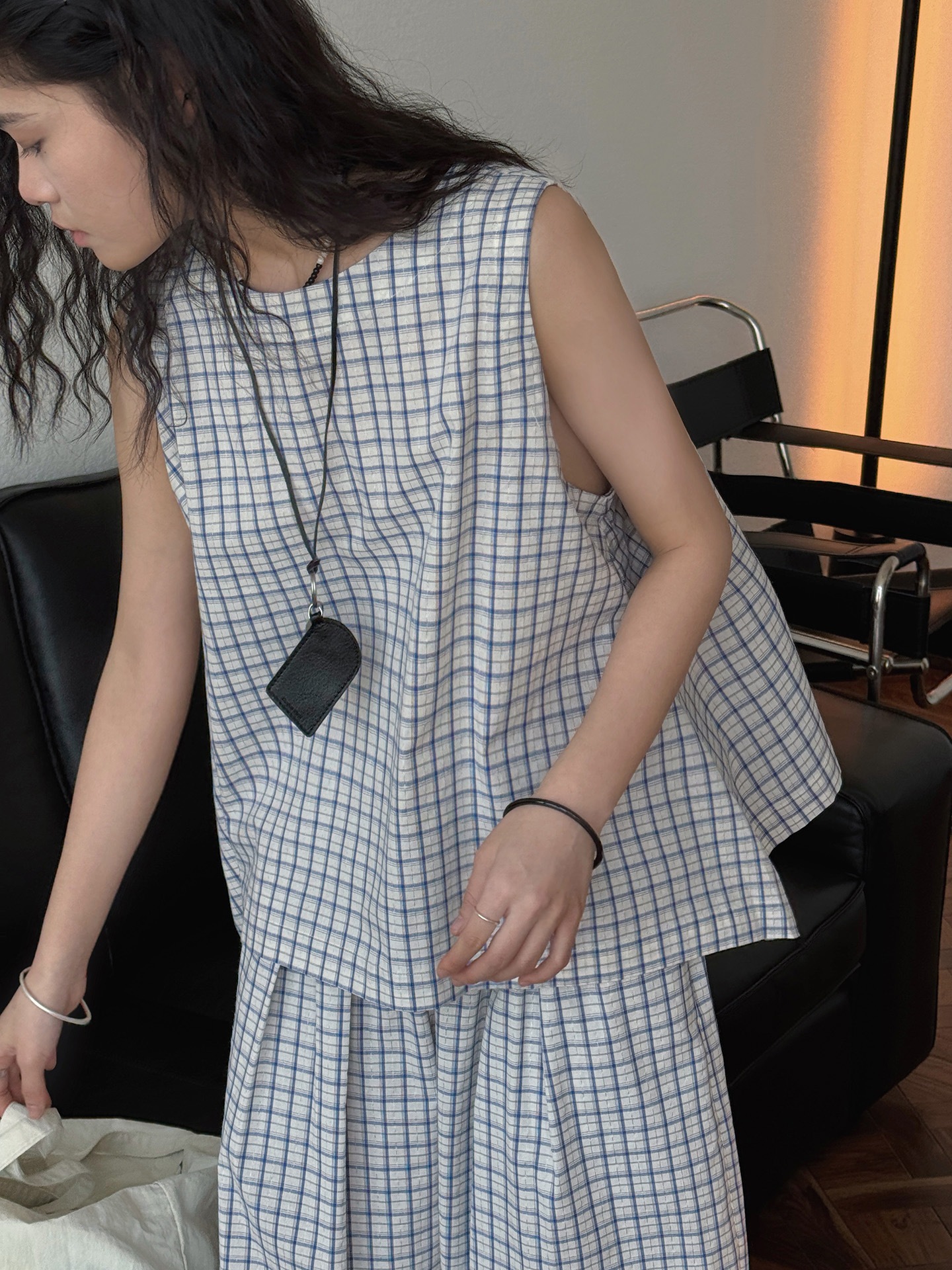 ルーヴル夏の新型韓国系シンプルINS亮糸チェックA字馬甲軽やかで快適な上着の女性