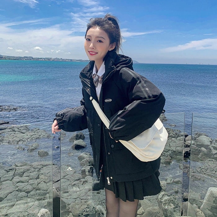 コート 中綿ジャケット レディース ショート 中綿コート アウター フード付き ジャケット 大きいサイズ きれいめ 軽量 厚手 秋 冬 冬服 暖かい 防寒 前開き 着痩せ 韓国ファッション 可愛い カ