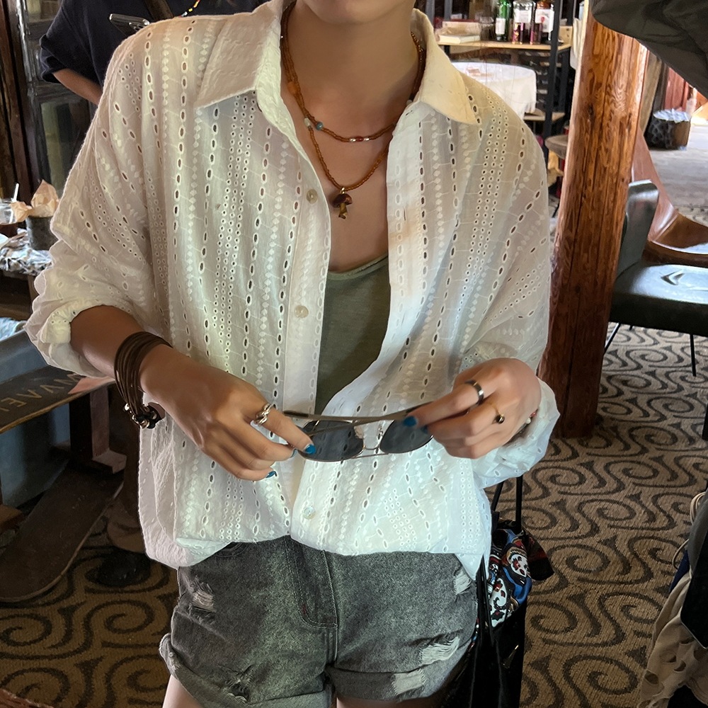 トップス シャツ ミディアム丈 長袖 角襟 前開き ボタン 透け感 かわいい 大人可愛い きれいめ シンプル 上品 おしゃれ かっこいい レトロ こなれ感 個性的 主役級 存在感 抜け感