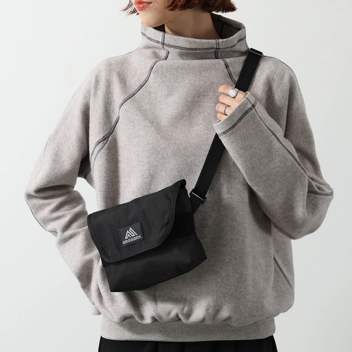 GREGORY グレゴリー ショルダーバッグ TEENY MESSENGER ティーニー メッセンジャー 110148 1041 レディース ポシェット ナイロン 4L ロゴ 鞄 BLACK