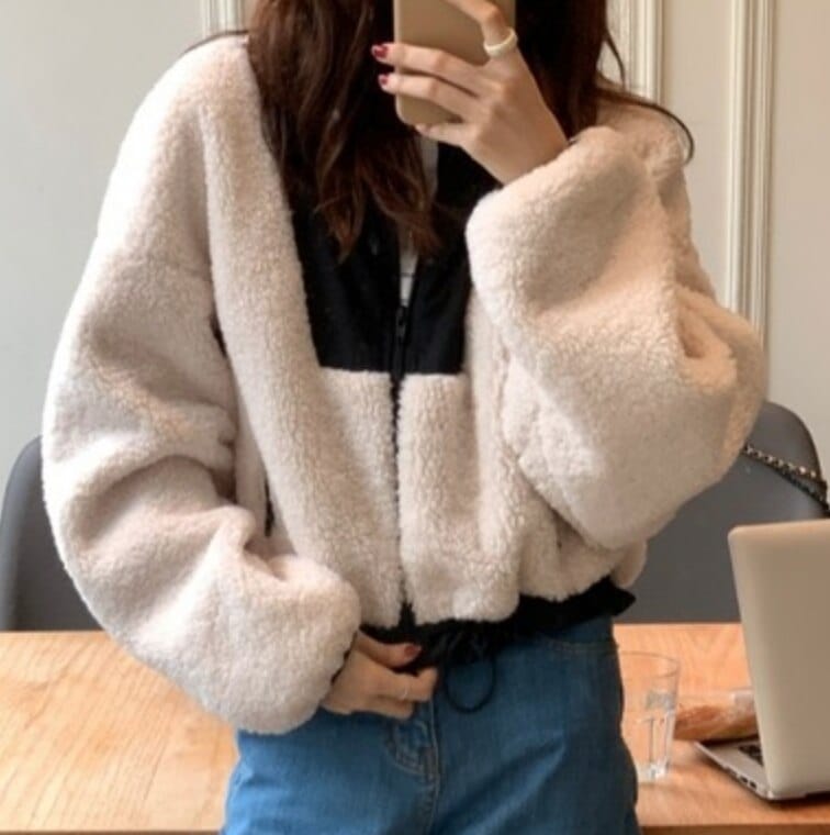 アウター デート かわいい 大人可愛い きれいめ シンプル カジュアル 大人 上品 おしゃれ お洒落 ショート丈 長袖 フェイクボア ジャケット 羽織 秋冬 韓国 ホワイト ブラック Fサイズ モテ