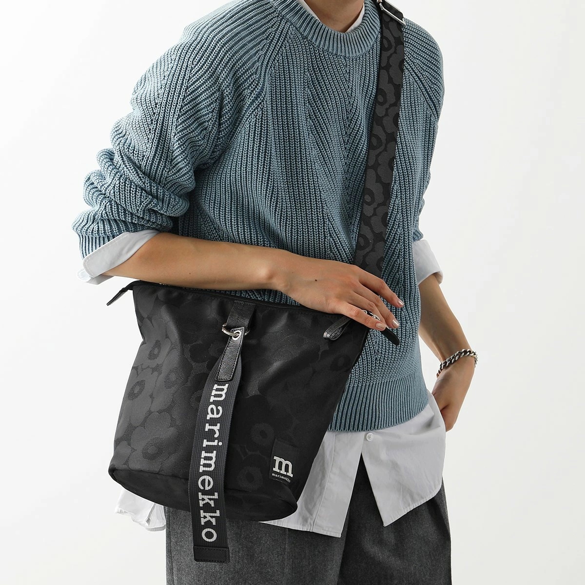 marimekko マリメッコ ショルダーバッグ 092227 CARRY ALL UNIKKO レディース ナイロン バケットバッグ ファスナー ロゴ 鞄 999