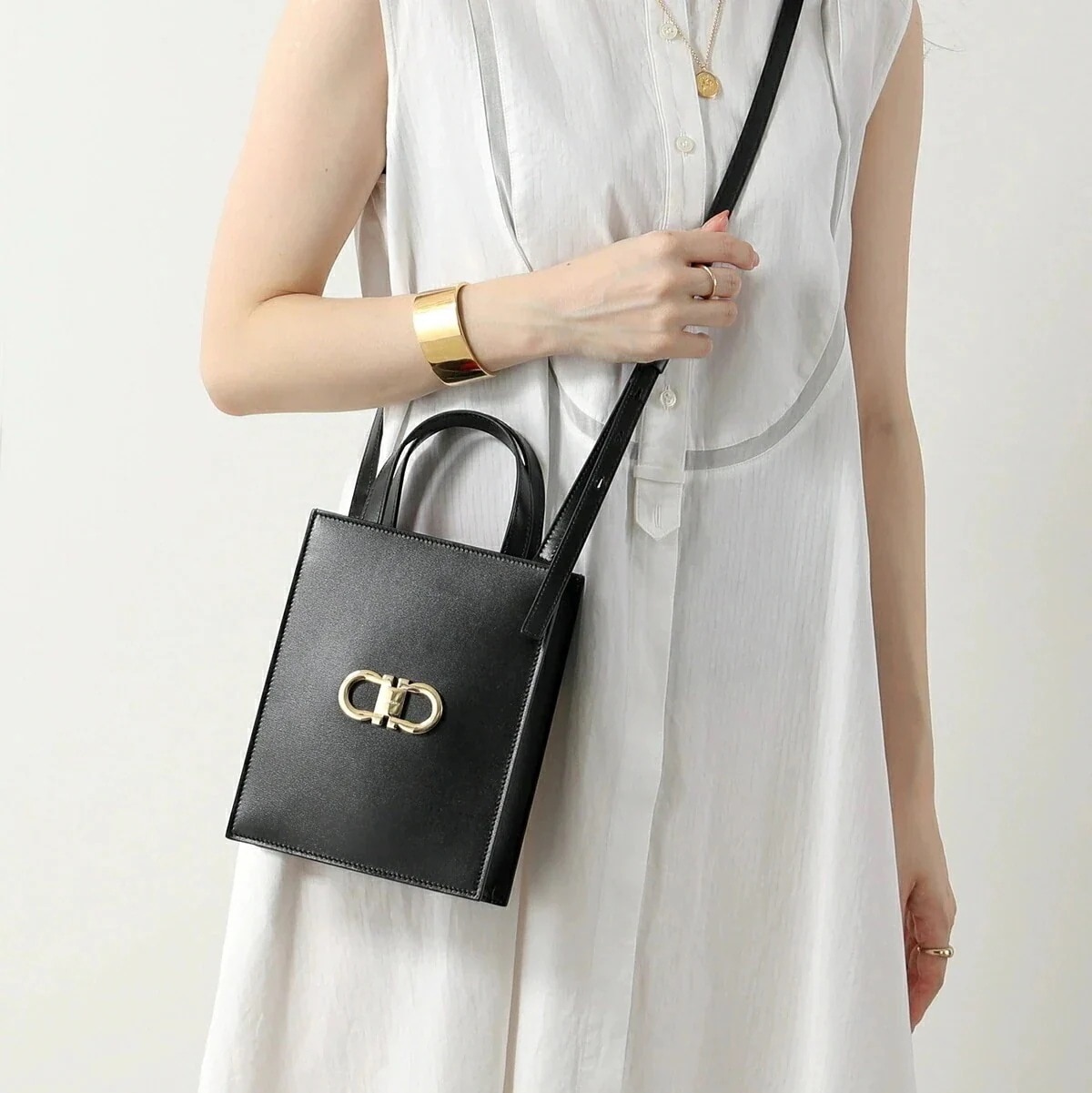 FERRAGAMO フェラガモ ショルダーバッグ 21 8358 レディース ダブルガンチーニ レザー ハンドバッグ ロゴ 鞄 002/NERO