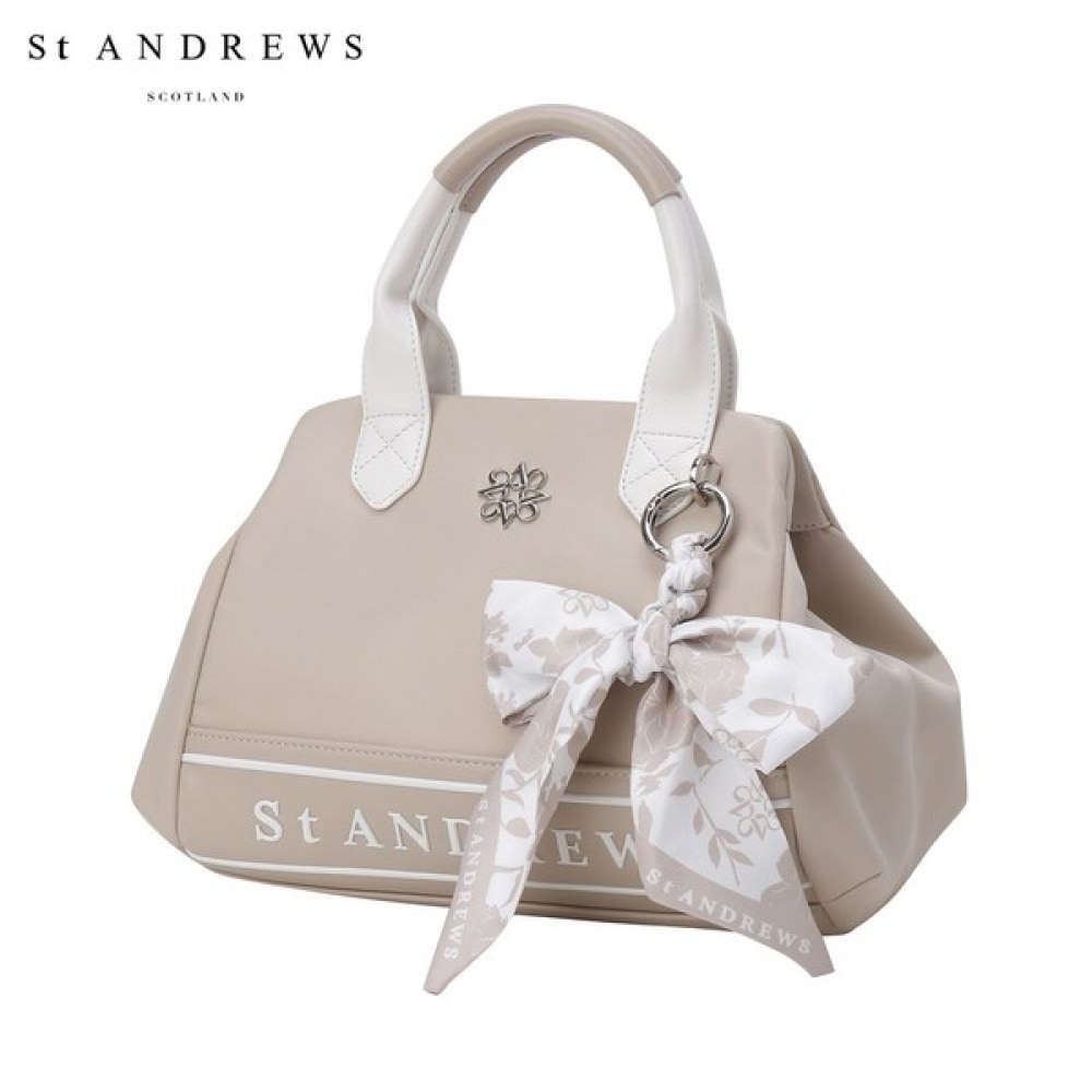 (St Andrews) 女性用エンボスロゴトートバッグ&スカーフチャーム
