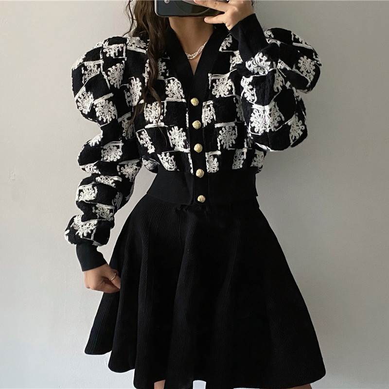 セットアップ レディース ニットセーター ミニスカート 袖あり 長袖 ボリューム袖 パフスリーブ Vネック フレア 刺繍 ウエストマーク 上下セット 2点セット おしゃれ レトロ ラブリー キュート