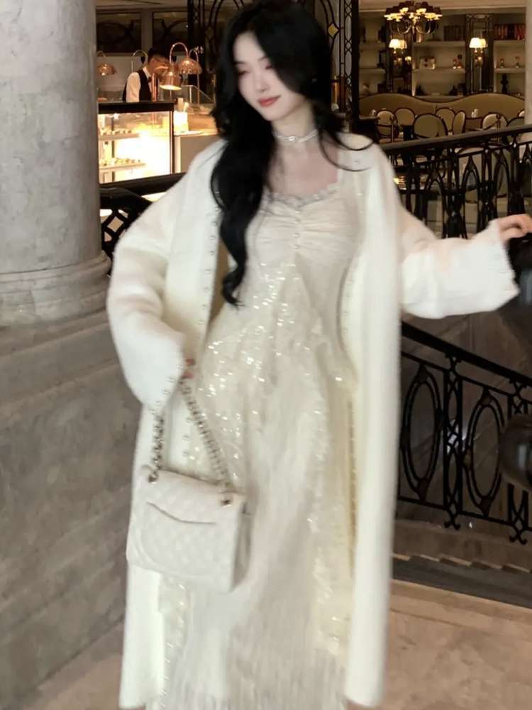 早秋のレースワンピース優しげな雰囲気で着やせしたスパンコールのパッチワークフリルのドレス