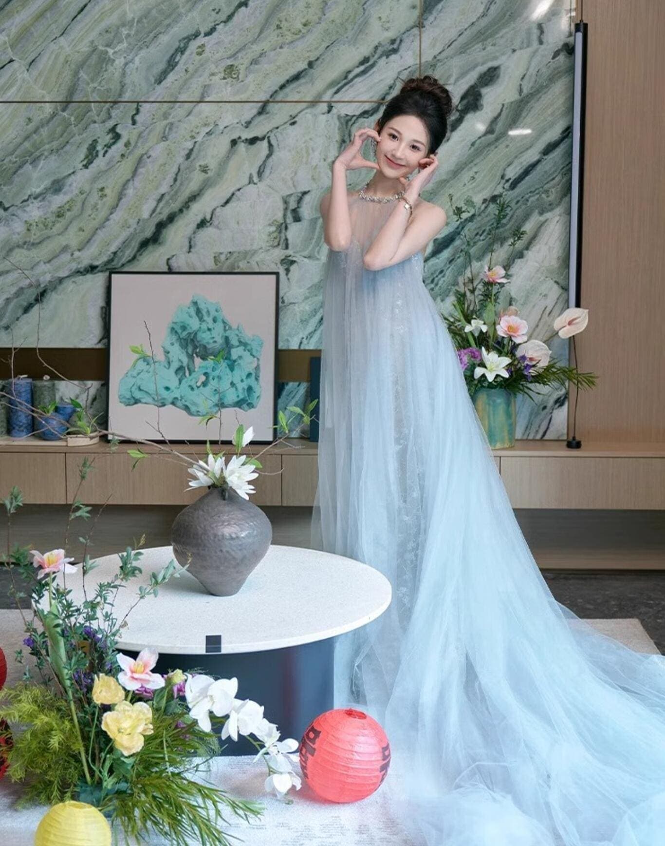 期間限定30%割引 パーティー ドレス ブルー ロング丈 マキシ丈 カラードレス 二重生地 ふわふわ チュール フリル アメリカンアームホール エレガント カラードレス お姫様 きれいめ 結婚式 二次