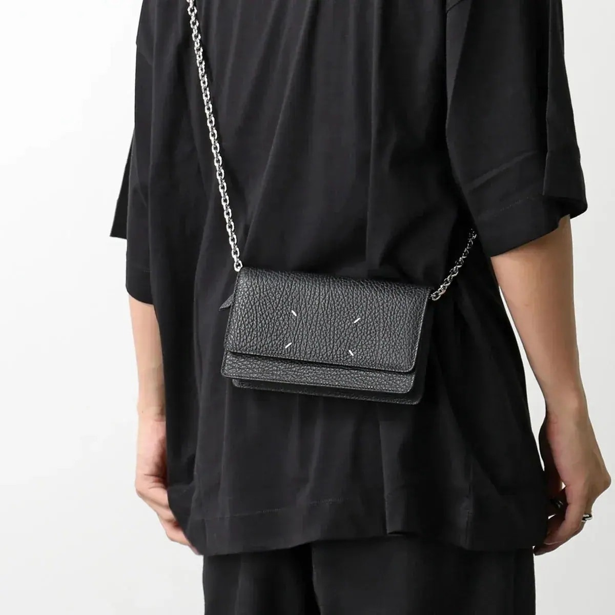 MAISON MARGIELA 11 マルジェラ チェーン ウォレット SA3UI0008 P4455 メンズ レザー ショルダーバッグ 長財布 鞄 T8013