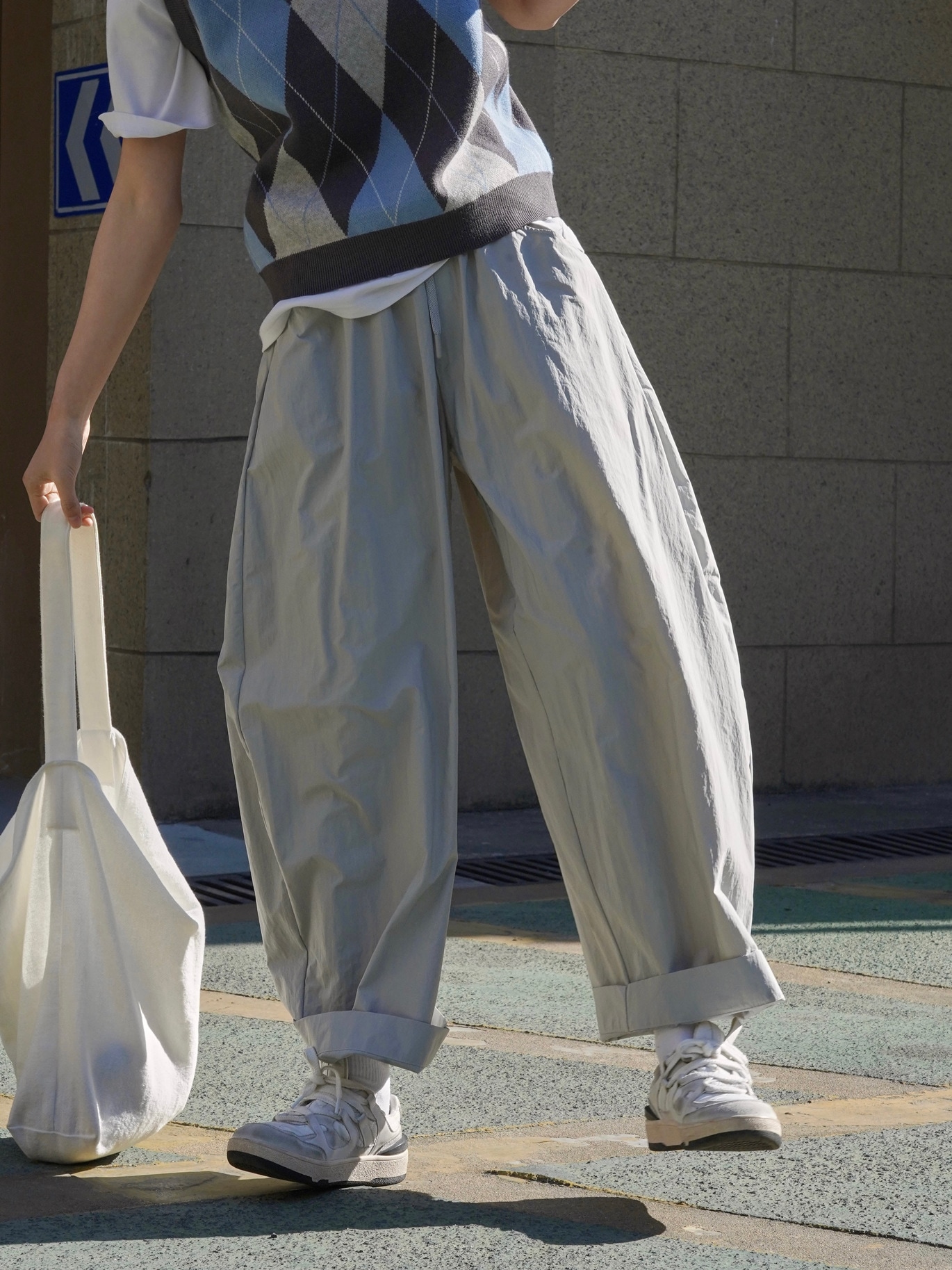 夏の新型日系の怠惰なアーチ型のワイドレギンスのズボンは薄くて通気性があります