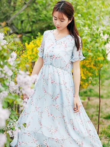 1209．花柄バックオープンワンピース（ブルー） 100,000円