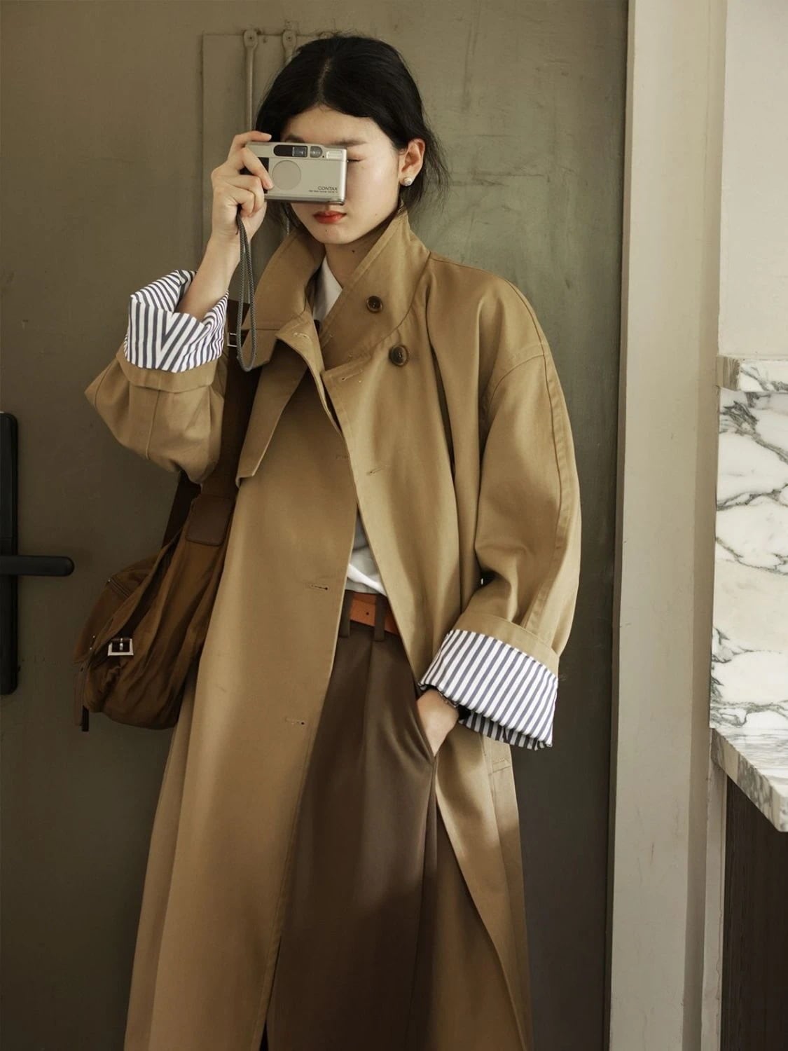 春アウターコントラストカラー立ち襟気質おしゃれトレンチコート百掛け着痩せ質感高級感コートセミロングニッチデザインコートトップスジャケット母の 6,803円