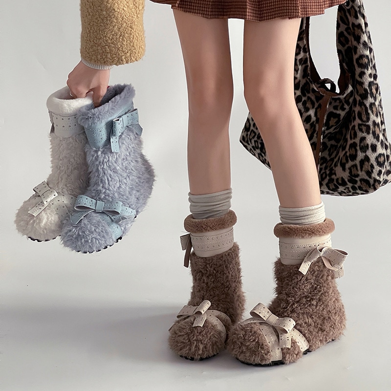 冬用のスタイリッシュなレディース用スノーブーツ毛皮で作られフリースの裏地が付いているので暖かくて快適リボンのディテールが特徴です