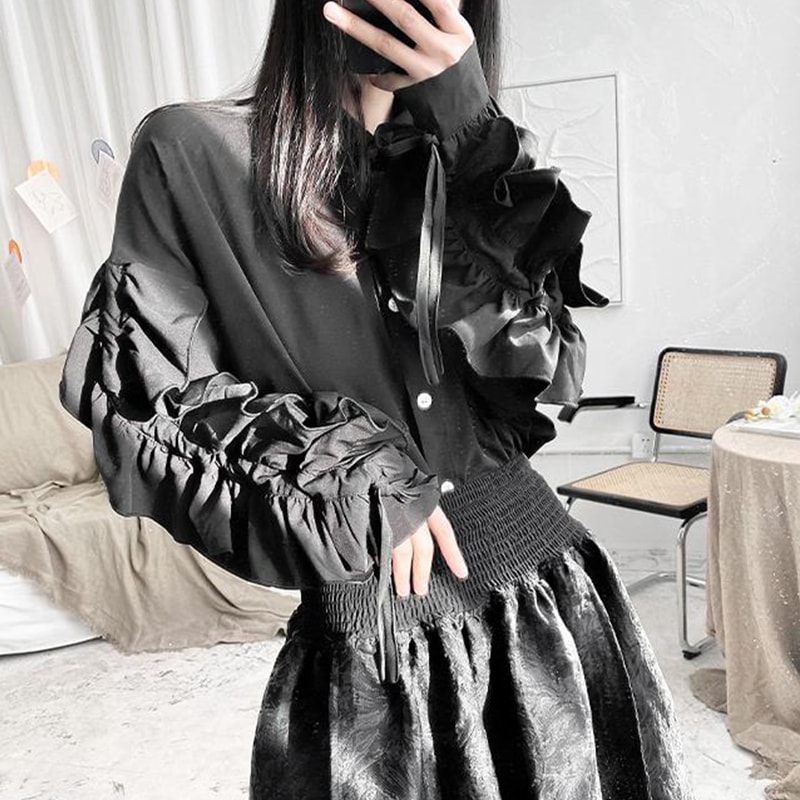 女性の長袖シャツ春の新しい大袖プリーツデザインルーズシャツ女性の無地シンプルなトレンド春の女性のシャツ大規模なカジュアルシャツ多目的で快適