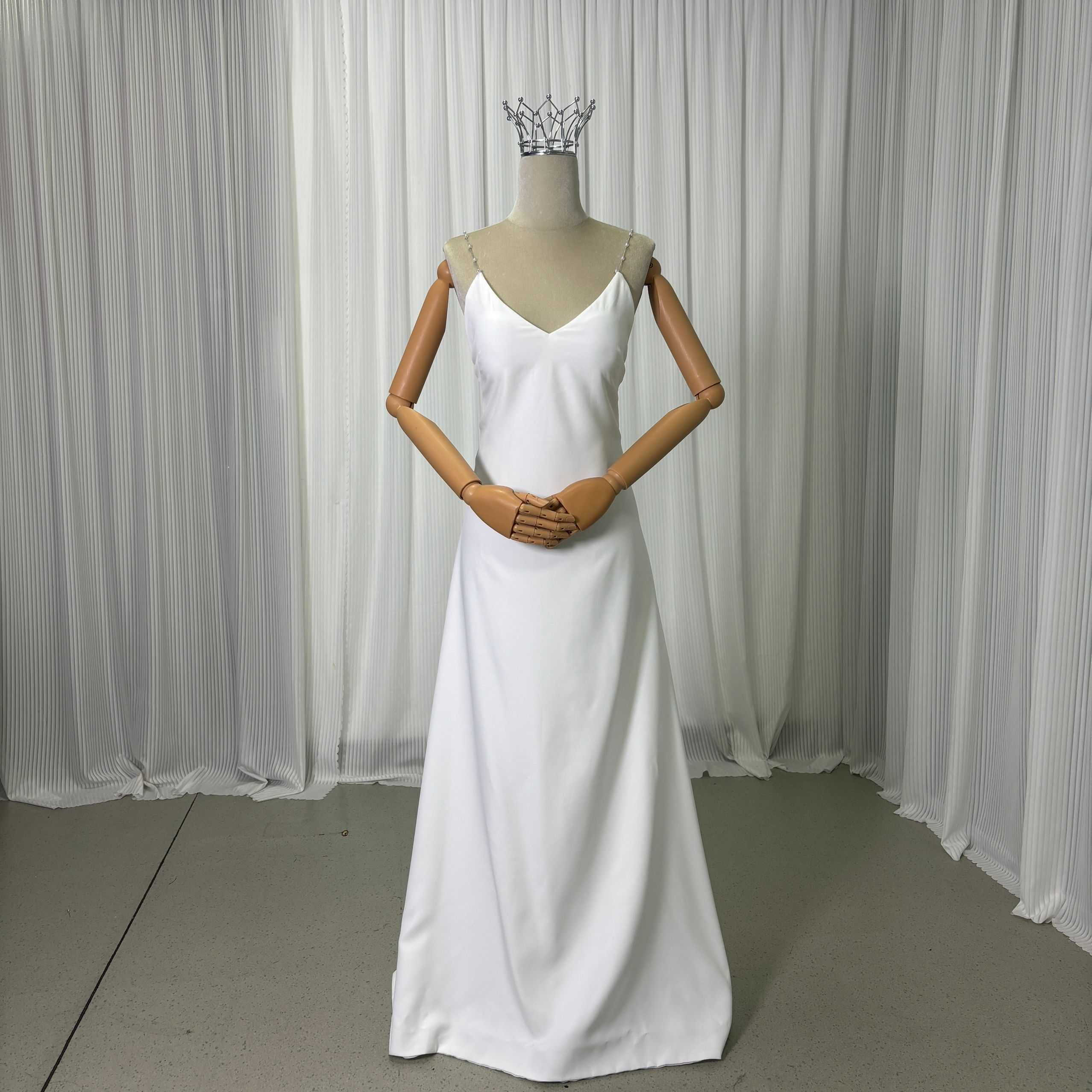 ウエディングドレス ホワイト パールキャミソール 短トレーン 編み上げ スレンダーライン 結婚式 前撮り