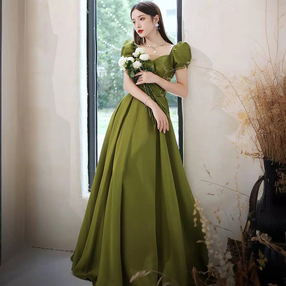 女性用のグリーンのサテンのイブニングドレスエレガントで洗練されており宴会やホステス春をテーマにした学生の美術試験のドレスに最適です