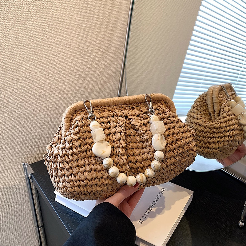 ビーズ装飾 がま口クラッチ（ベージュ）