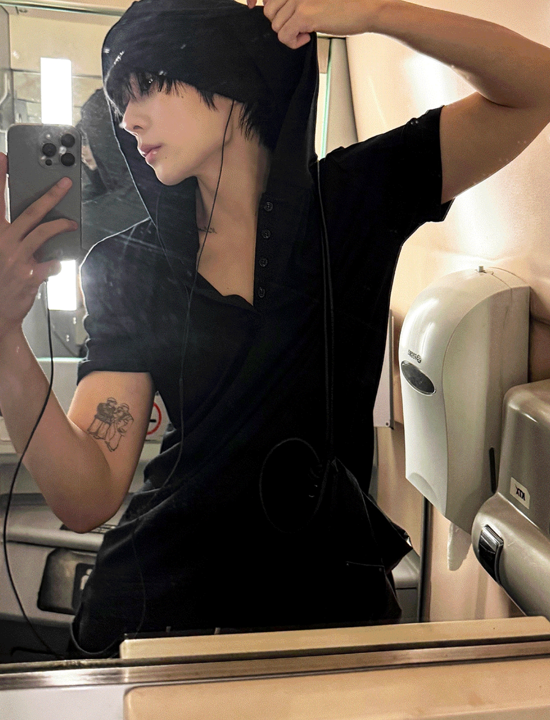 [COSYHARU公式] Henley Neck Short-Sleeve Hoodie