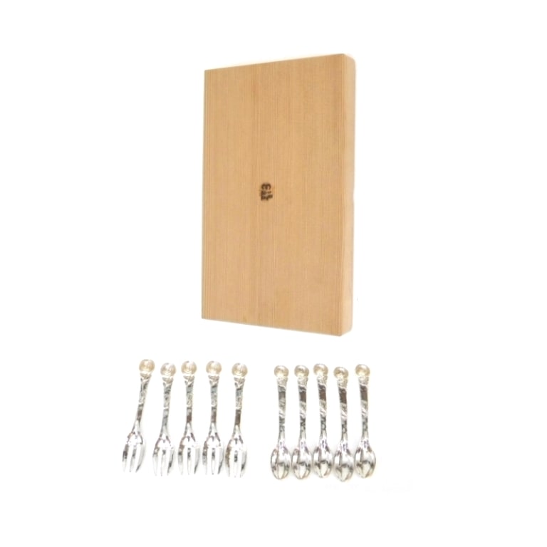 ｼﾙﾊﾞｰﾅｲﾂ Silver Knights ｽﾌﾟｰﾝ&ﾌｫｰｸ 合計10本ｾｯﾄ ｶﾄﾗﾘｰ ﾌﾗﾜｰﾓﾁｰﾌ/ｼﾙﾊﾞｰ 【中古】 (38145)