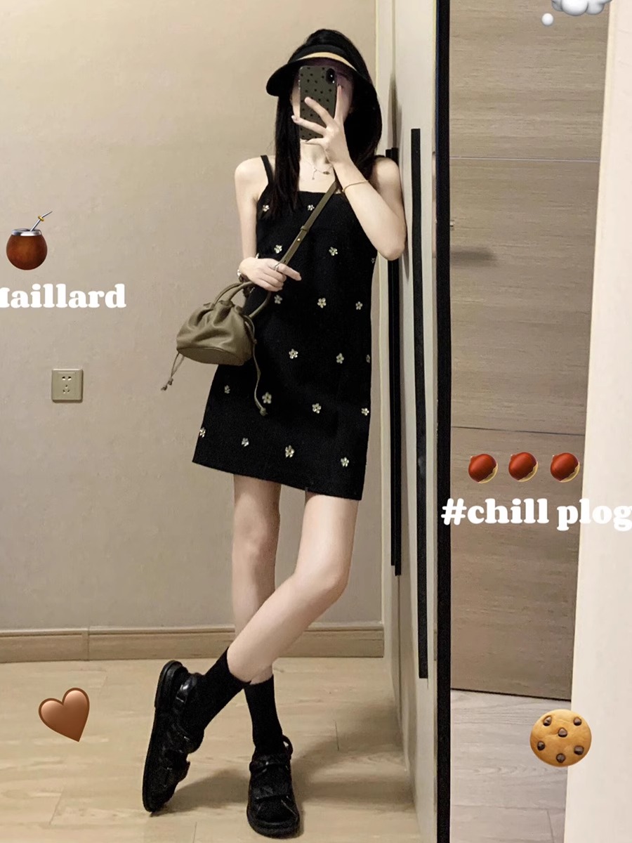 2025新作 おしゃれ 新しい キャミワンピース 黒 着痩せ 大きいサイズ かわいい シンプル お出かけ