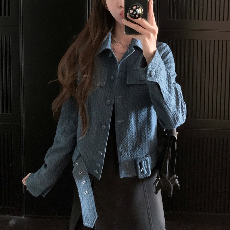 丈夫な織りの質感ウォッシュ加工が施された女性用の万能ショートデニムジャケット2025 年秋の新作スタイルプチトップ