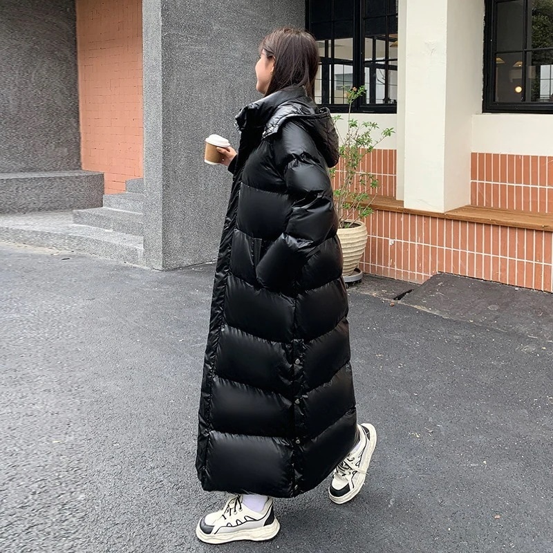 女性のための黒の光沢のあるダウンコットンコートミッドレングスののスタイルの韓国の緩い膝上肥厚綿入りジャケット