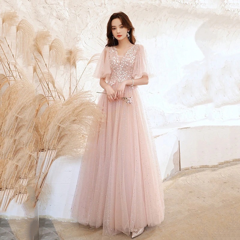 【2枚購入で 3oo円OFF！】2025イブニングドレスレディースバンケットピンク高貴な気質太った人お腹をカバーしてスリムに見えるホストパフォーマンス服夏 5,387円