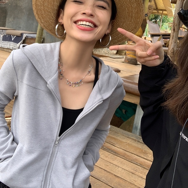 トップス パーカー ショート丈 長袖 前開き ファスナー ポケット かわいい 大人可愛い きれいめ シンプル 上品 おしゃれ かっこいい レトロ ラフ ルーズ こなれ感 個性的 主役級 存在感 抜け感