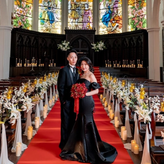 実例写真！パーティードレス ブラック オフショルダー フリル袖 編み上げ スレンダーライン 前撮り