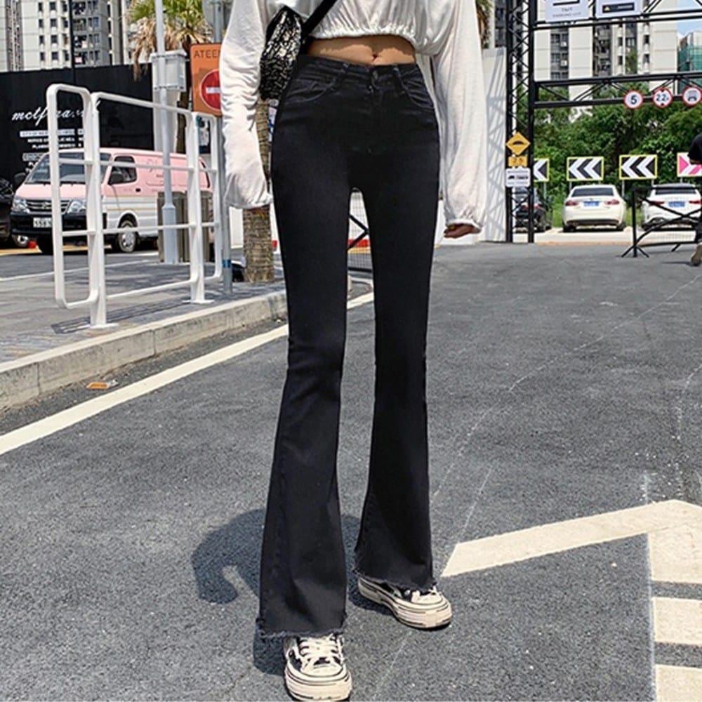 大迫力のパクヤンジェシーブーツカットデニムパンツ