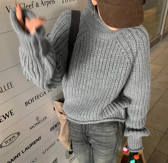 レディース トップス ニット セーター プルオーバー ダウンジャケット 長袖 ハイネック タートルネック ストレート Iライン フェミニン もこもこ ふわふわ ふっくら ケーブルニット リブニット