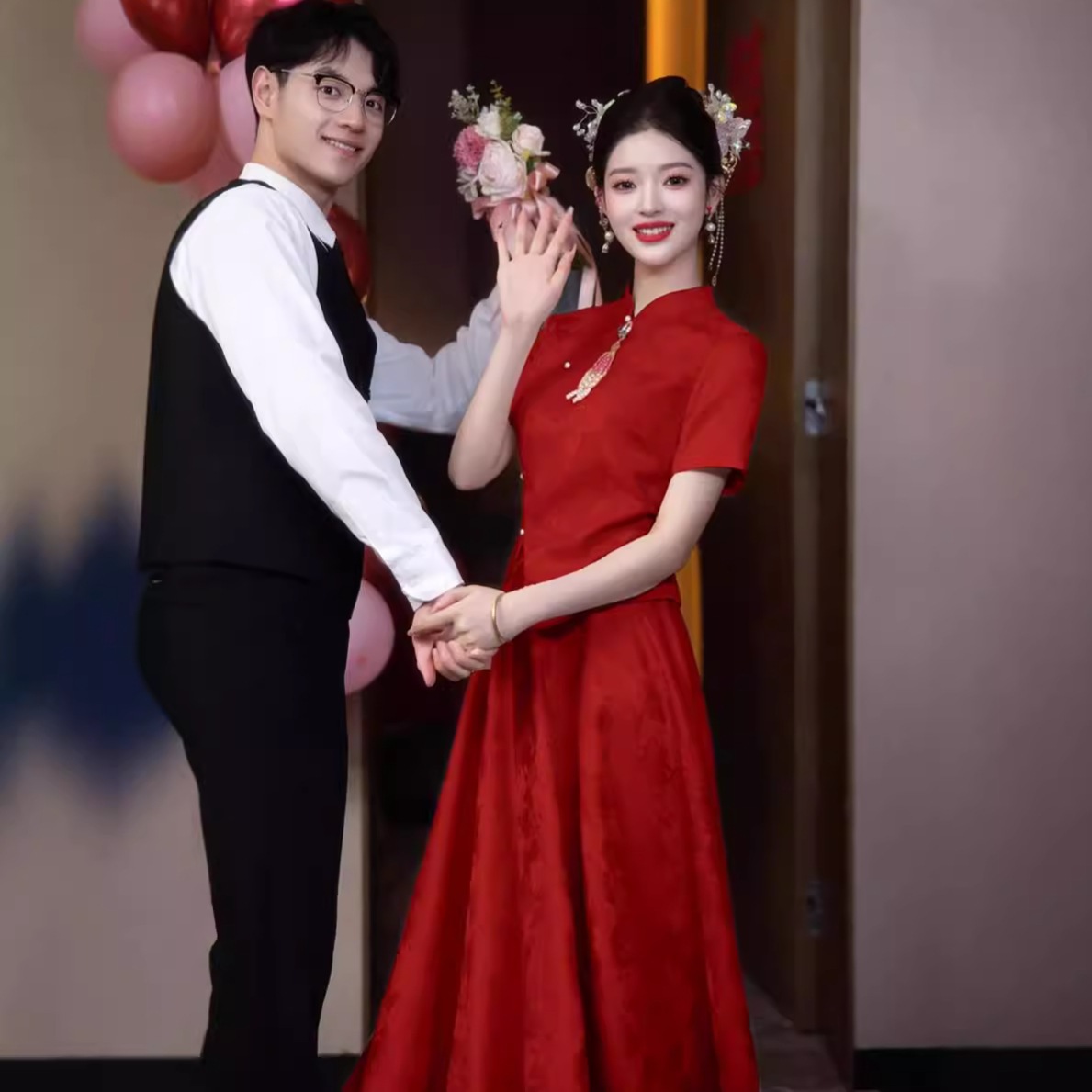 新しい中国風のチャイナドレス改良乾杯スーツ2024新しいバーガンディ花嫁のウェディングドレス婚約ドレススーツ
