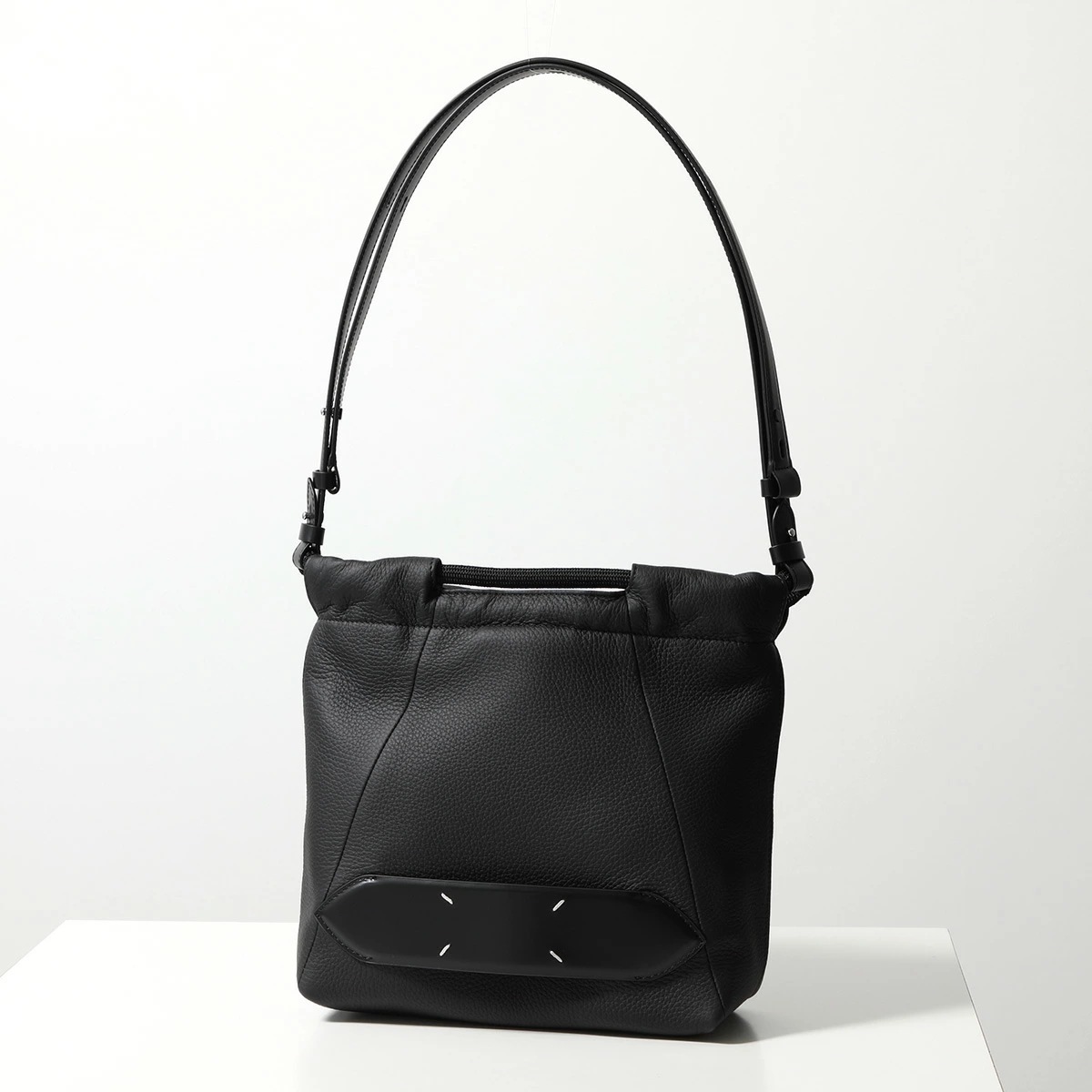 MAISON MARGIELA メゾンマルジェラ ショルダーバッグ 5AC ドローストリング スモール SB1WG0044 P4746 メンズ レザー 4ステッチ 鞄 T8013