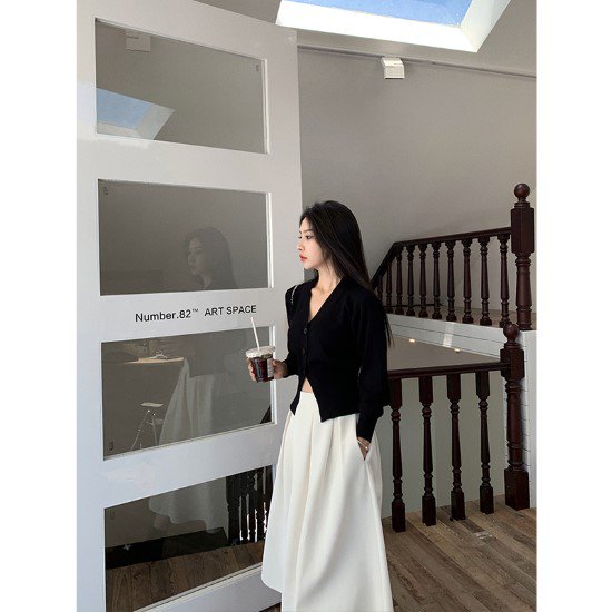 【取寄：納期2週間】ニットカーディガン レディース カーディガン 羽織 トップス ブラック 黒 長袖 スリムフィット Ｖネック ボタン シンプル 無地 セーター カジュアル お出掛け きれいめ