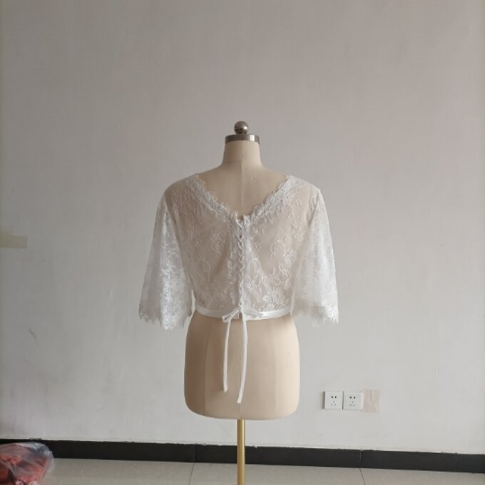 Vネック 編み上げ フェミニンなフレームレースの袖トップス