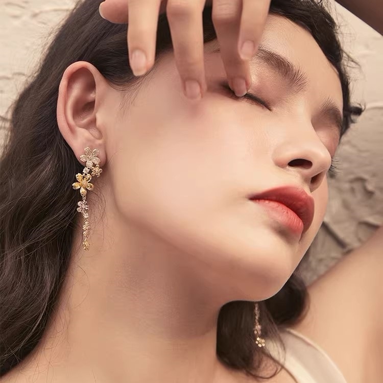 ピアス イヤリング ピアスホール不要 2タイプ アクセサリー 両耳 高級感 ロング 長め フラワー 花 サクラ 埋め込み 揺れるピアス 女の子っぽい 普段使い パーティ お呼ばれ 結婚式