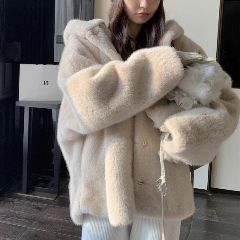 秋冬 毛皮アウター 気質 流行り もこもこ ジャケットゆったり 柔らかい 百掛け アウター冬 防寒 暖かい 韓国ファッション フード付き ファーコート レディース 裹起毛 怠惰な風30%までに制限