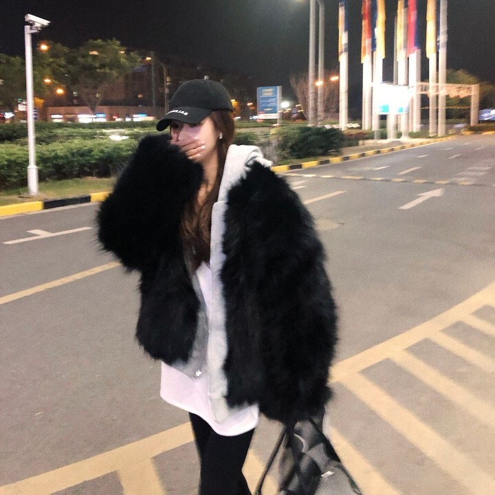 フード付きファーコート フェイクツーピース ファーコート. エコファー ジャケット コート アウター 毛皮 パーカー フーディー ふわふわ レディース カジュアル ストリート 海外コーデ