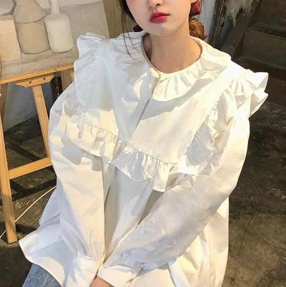 ブラウス　トップス シャツ　襟付き　ビッグカラー　甘め　春　秋　フレア　ワイド　オーバーサイズ　フリル　シフォン　レース　デート　キレイ目　エレガント　フェミニン　韓国　おしゃれ　清楚感　ガーリー
