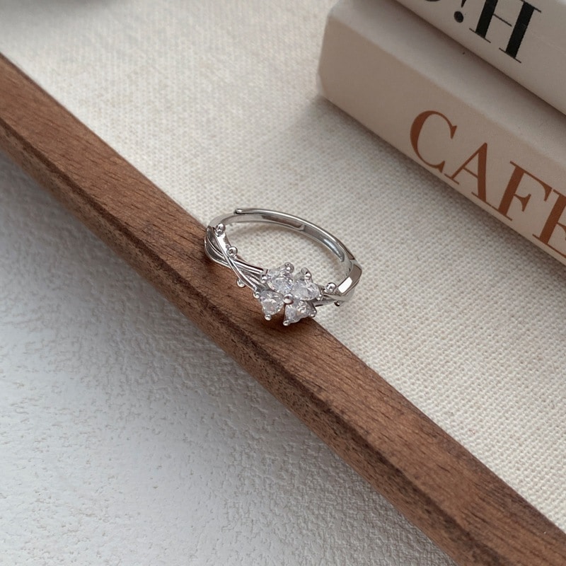 【1点ご購入 で10点プレゼントいたします】足銀イバラクローバーリング女性高級感のある花の人差し指指輪おしゃれな韓国版指輪