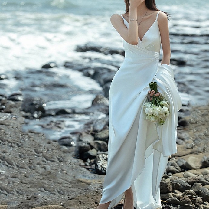 2025夏 ウェディングドレス vネック キャミソール バックオープン 結婚式パーティードレス 花嫁 ワンピース 二次会 ロングドレス レディース