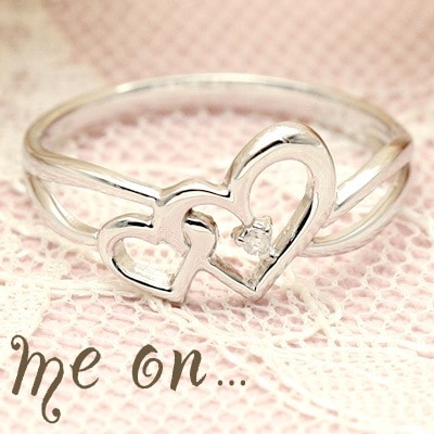 me on... K10ホワイトゴールド WG ダブルハートモチーフ天然ダイヤモンドリング 発送目安：２３週間