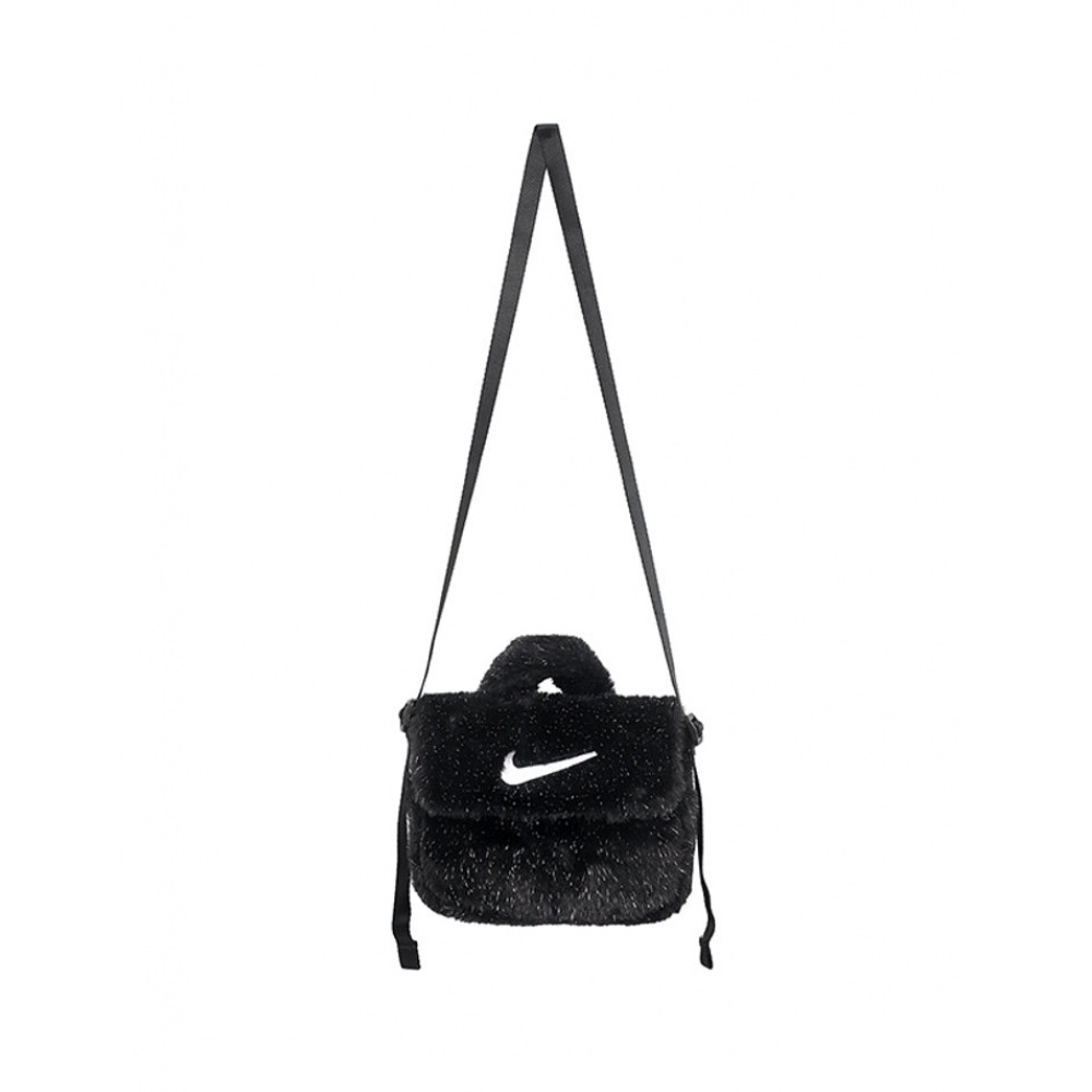 Nike Y フェイクファークロスボディバッグ